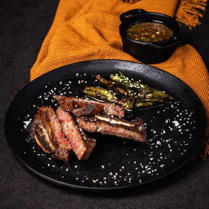 Plato de hierro fundido con soporte de madera